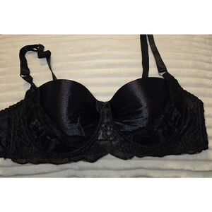 Vintage Carnival Bra Woman’s Size 34B With Underwire